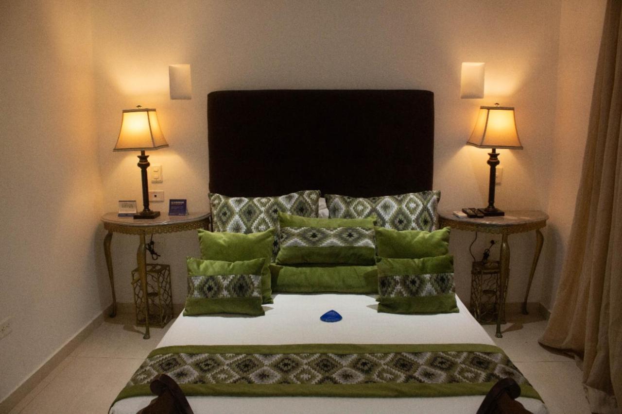 Hotel Dorado Plaza Calle Del Arsenal Cartagena Exterior photo