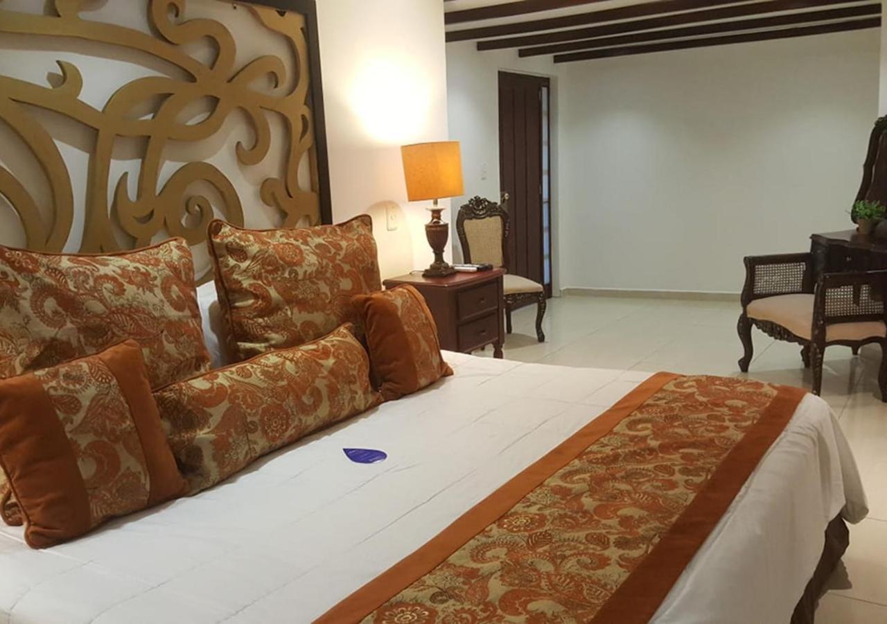 Hotel Dorado Plaza Calle Del Arsenal Cartagena Exterior photo