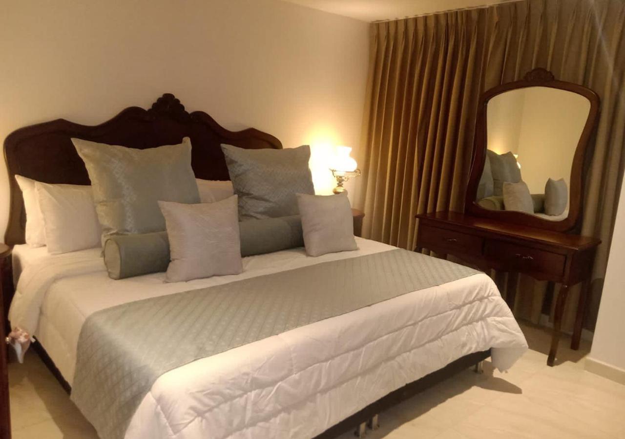 Hotel Dorado Plaza Calle Del Arsenal Cartagena Exterior photo