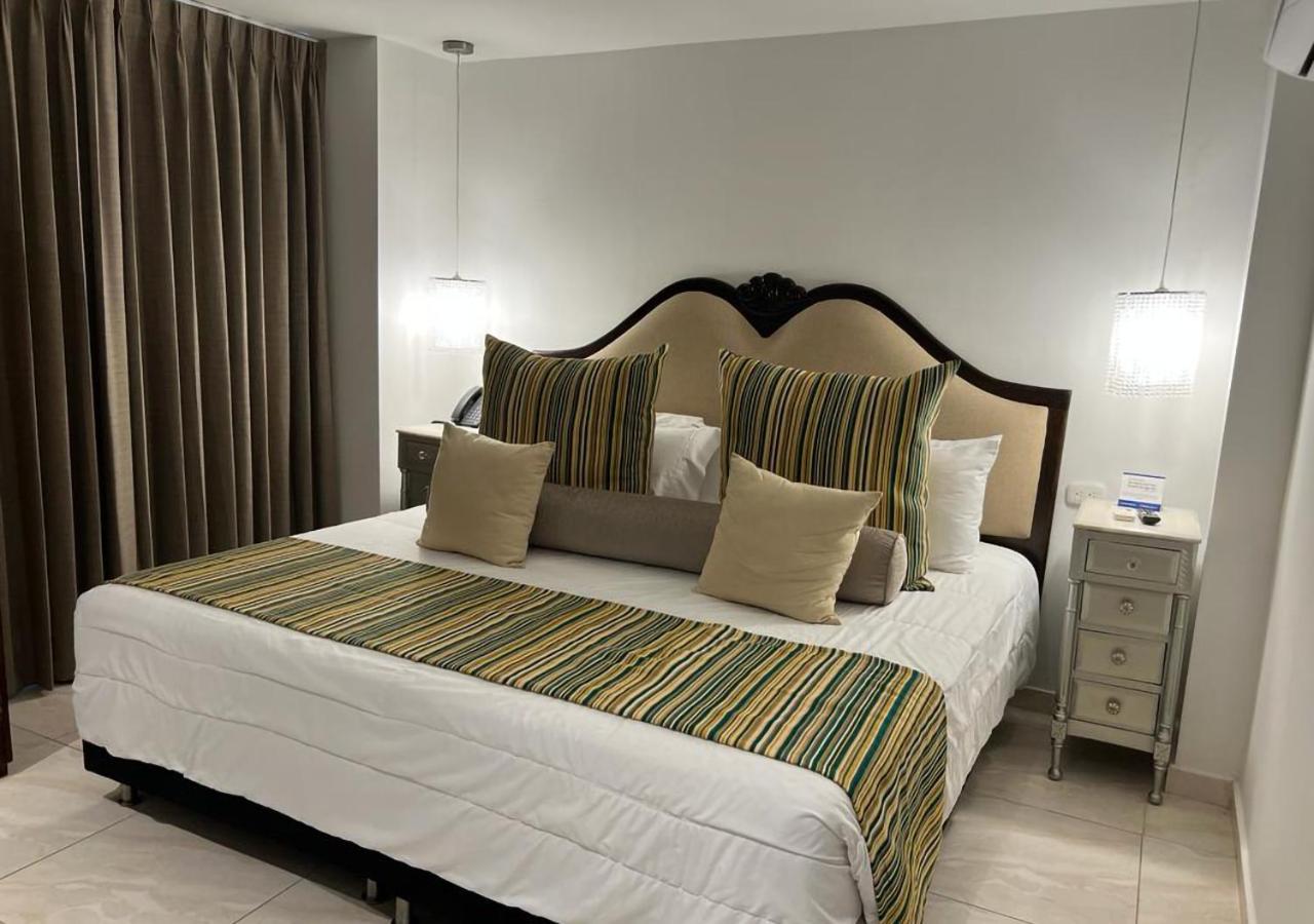 Hotel Dorado Plaza Calle Del Arsenal Cartagena Exterior photo