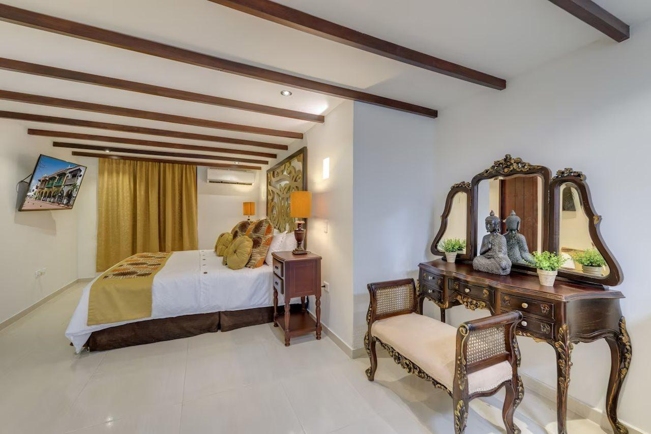 Hotel Dorado Plaza Calle Del Arsenal Cartagena Exterior photo